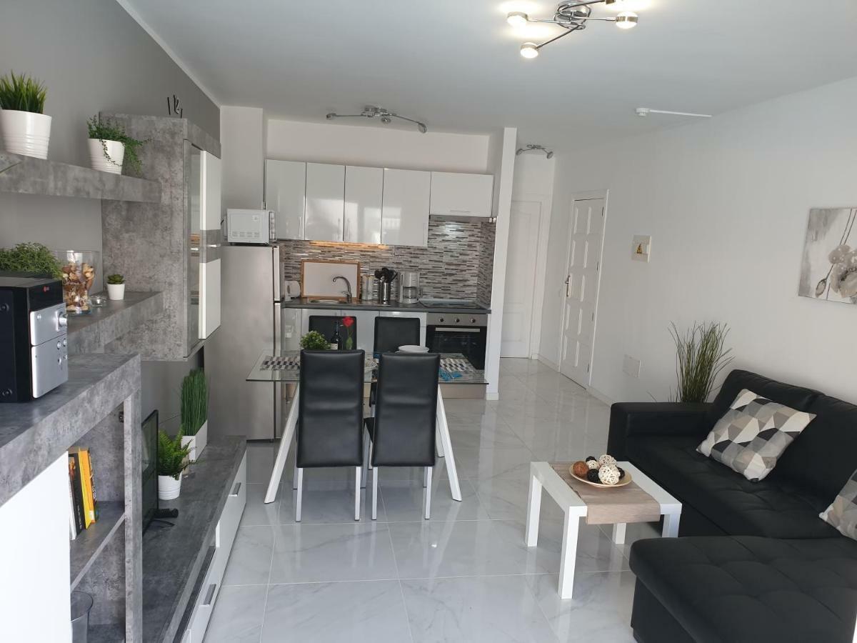 Casa Las Flores With Heated Pool, Only 490 Meters To The Beach, Balcony, Wifi Arona (Tenerife) Exterior foto